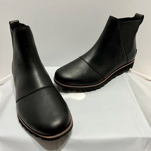 Sorel Harlow Chelsea Boot Waterproof. New, never worn.